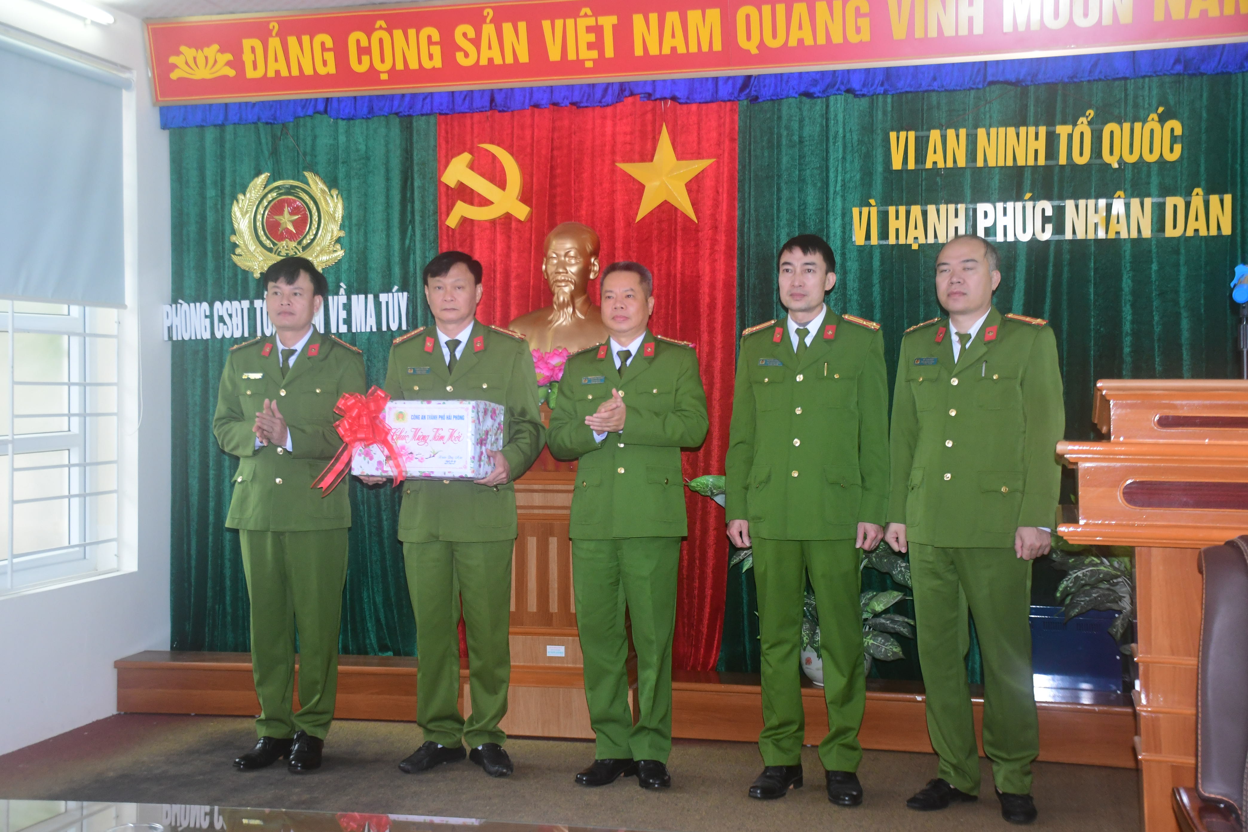 Đoàn Khối Doanh nghiệp gửi thư cảm ơn Phòng Cảnh sát điều tra tội phạm về ma túy
